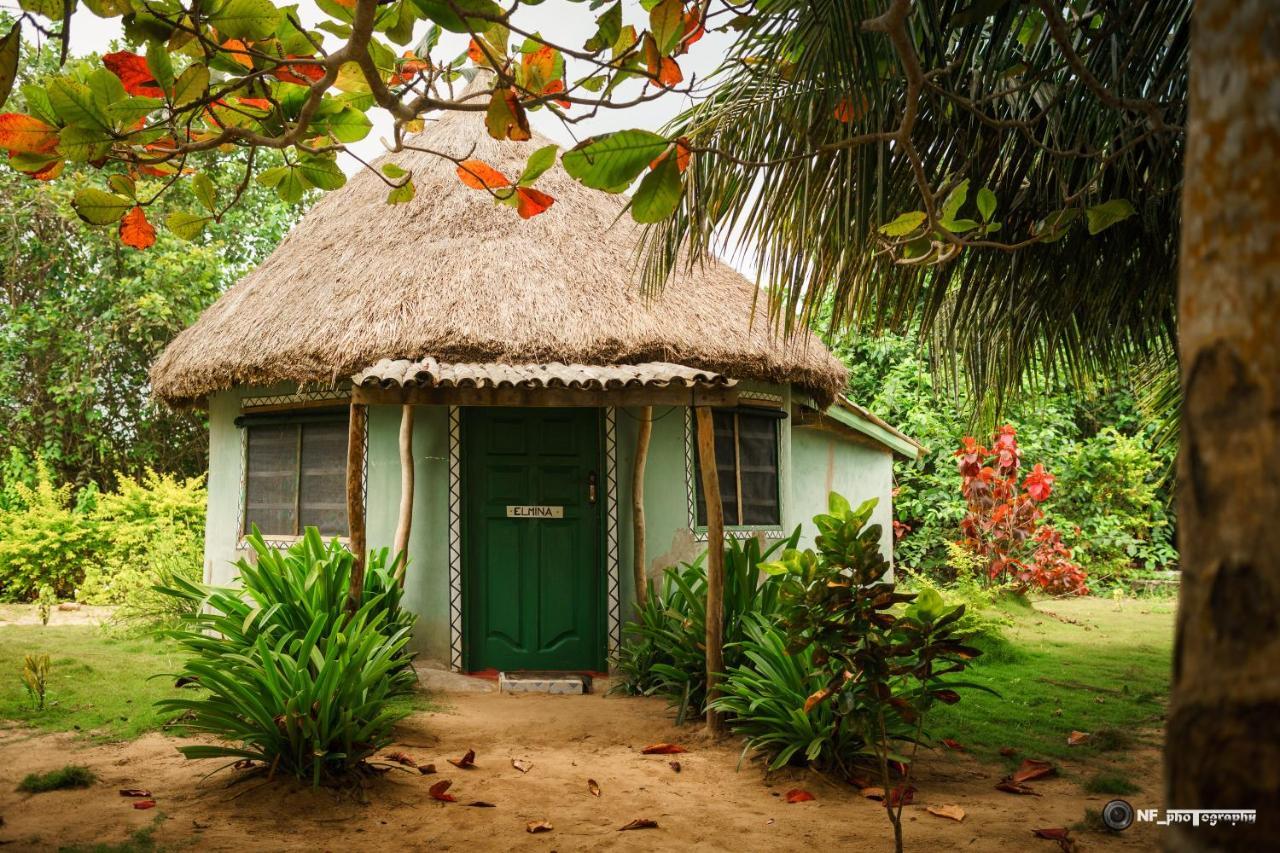 The Akwidaa Inn Buitenkant foto
