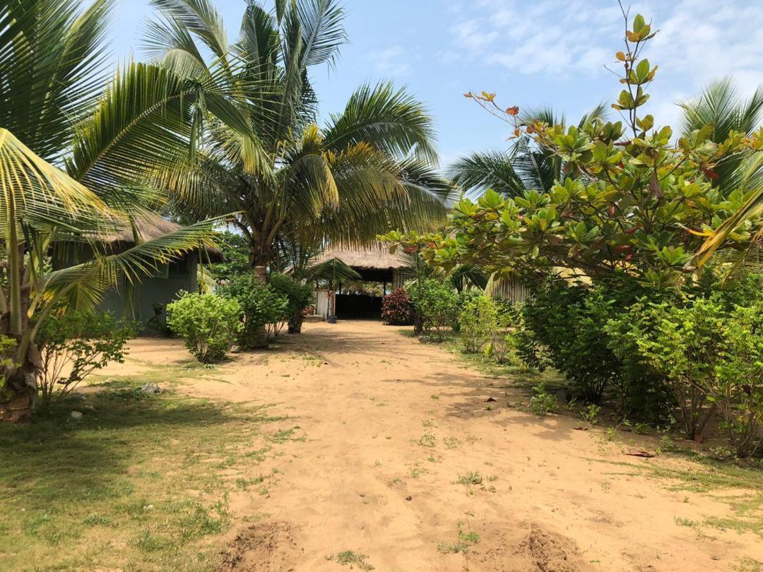 The Akwidaa Inn Buitenkant foto
