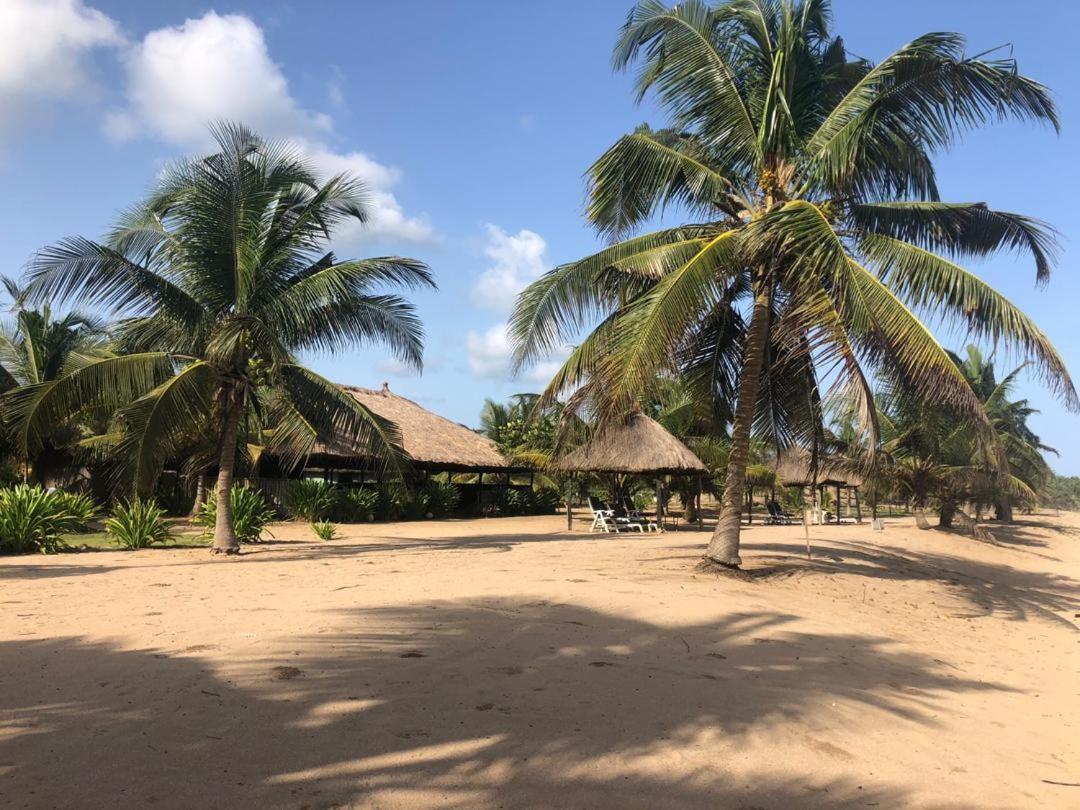 The Akwidaa Inn Buitenkant foto
