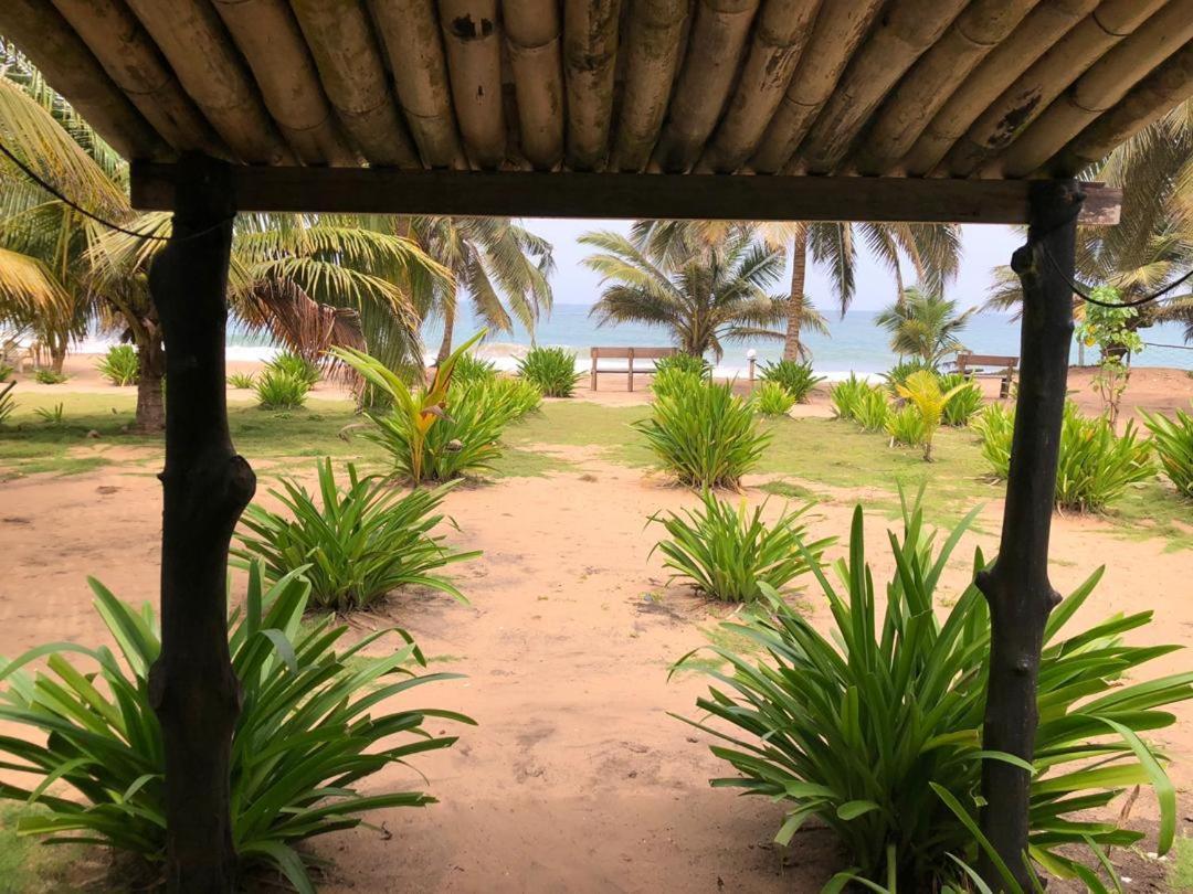 The Akwidaa Inn Buitenkant foto