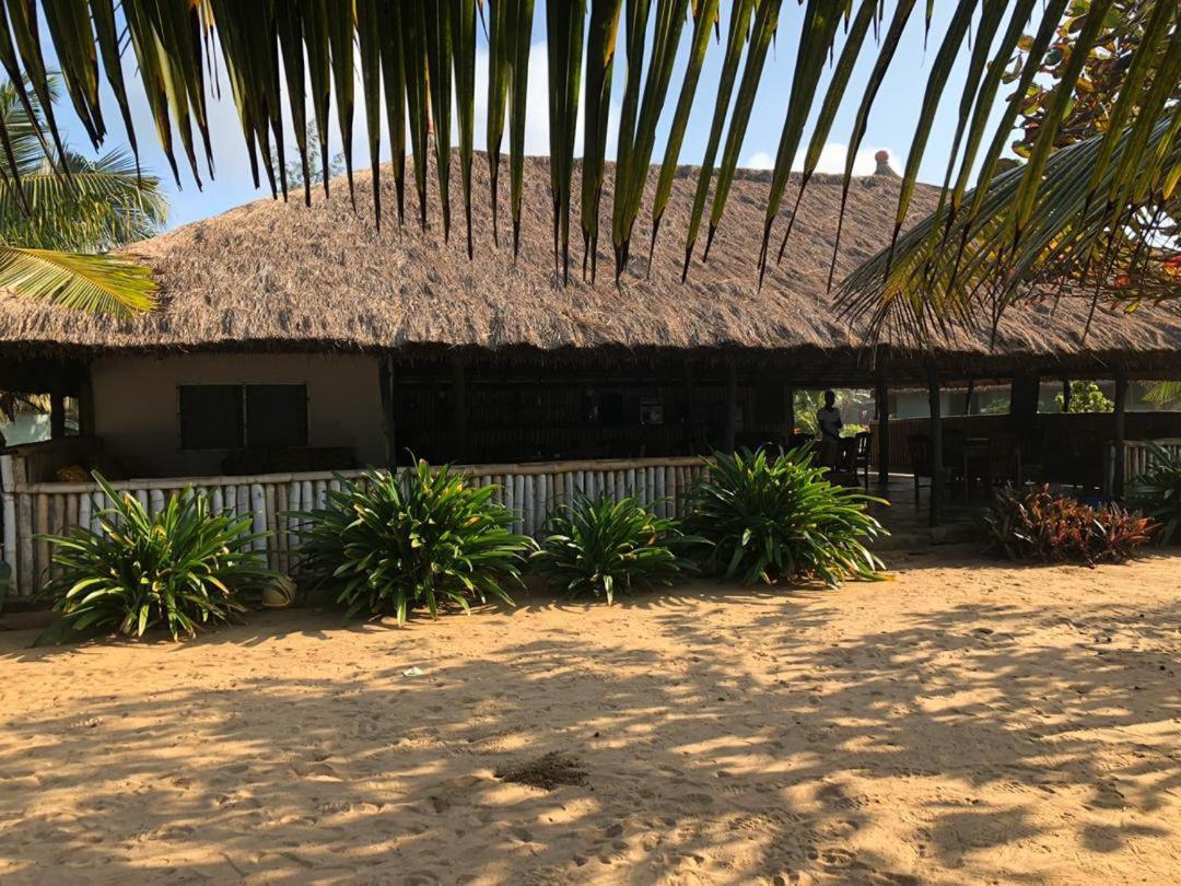 The Akwidaa Inn Buitenkant foto