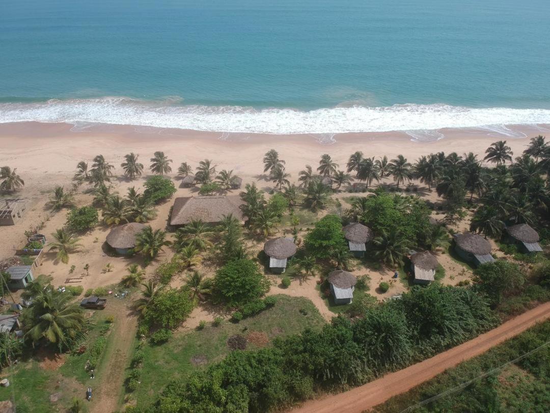 The Akwidaa Inn Buitenkant foto