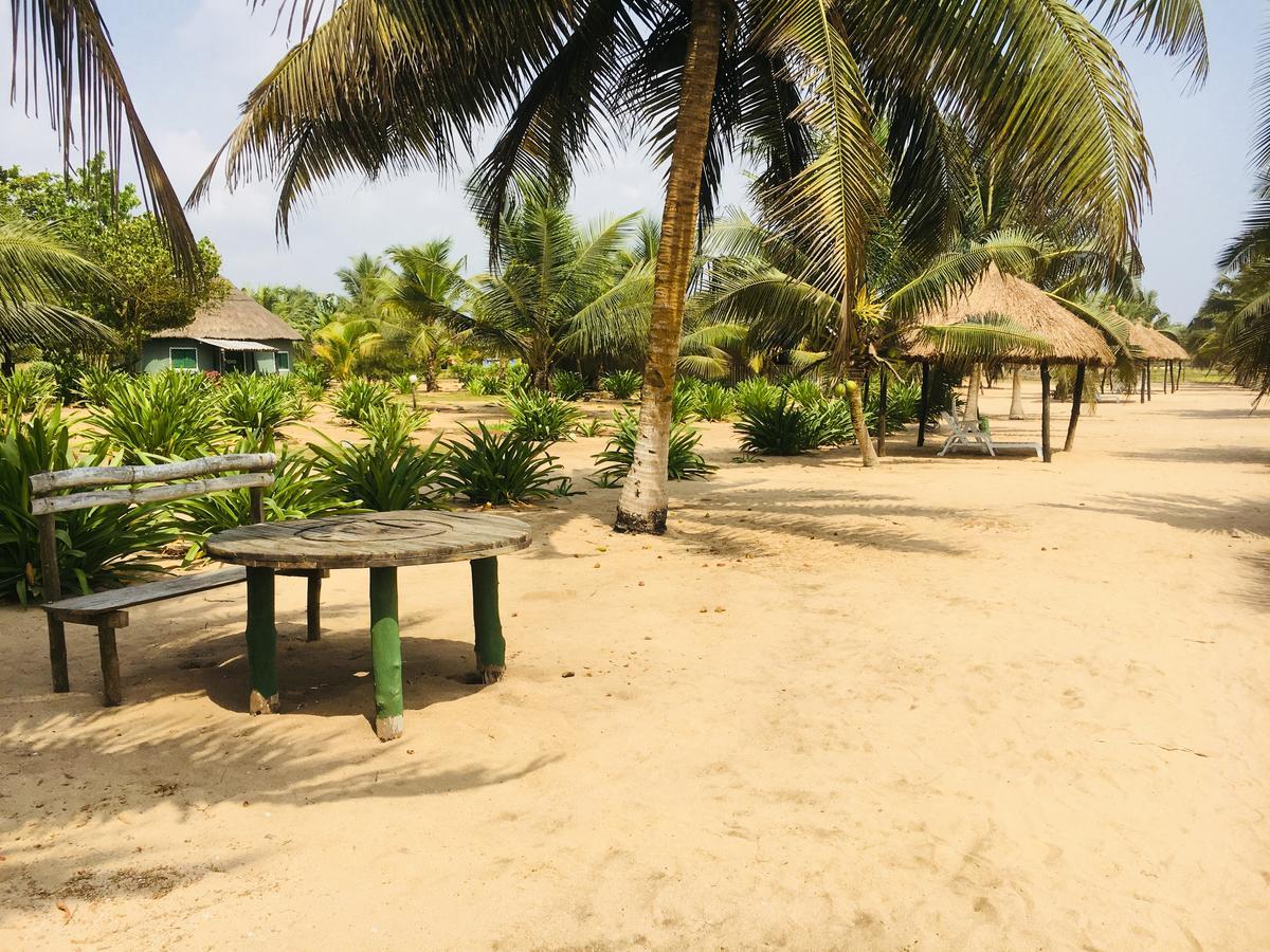 The Akwidaa Inn Buitenkant foto