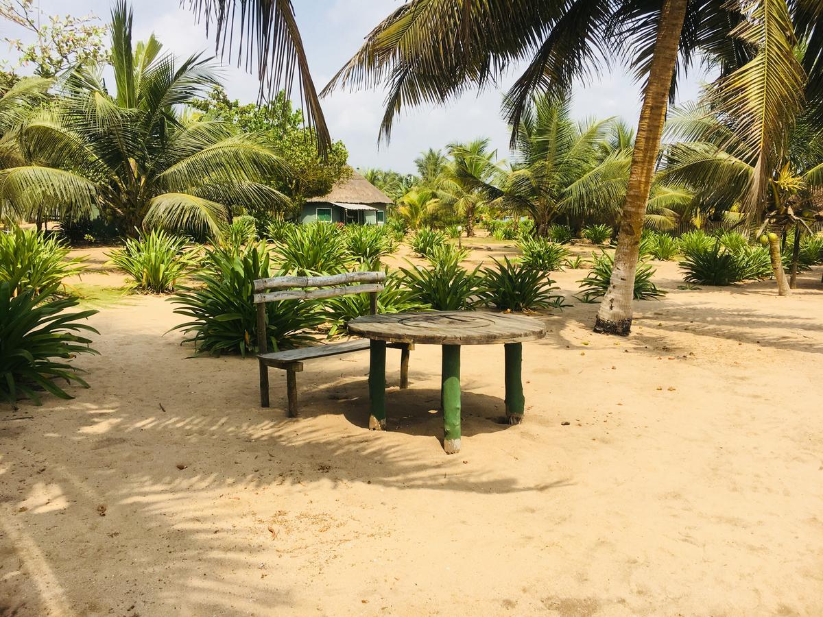 The Akwidaa Inn Buitenkant foto