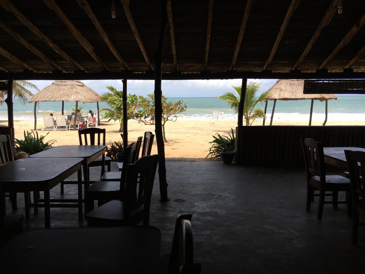 The Akwidaa Inn Buitenkant foto