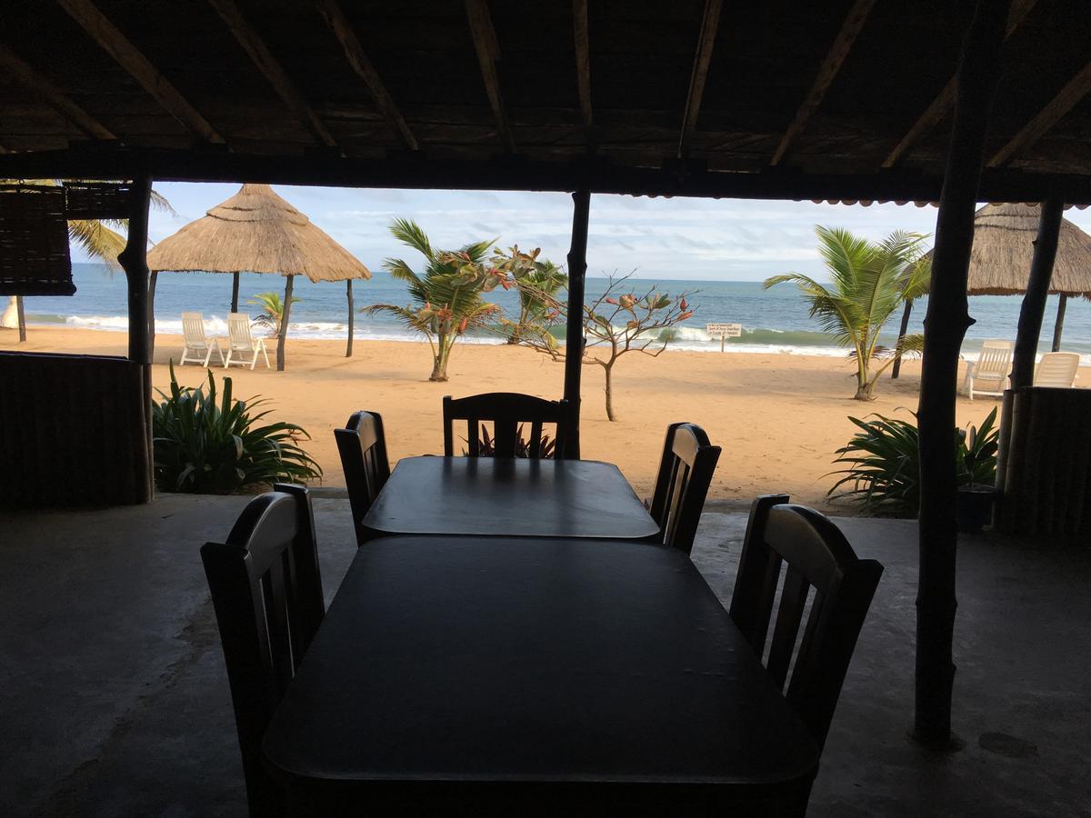The Akwidaa Inn Buitenkant foto