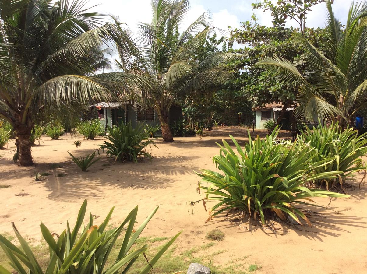 The Akwidaa Inn Buitenkant foto